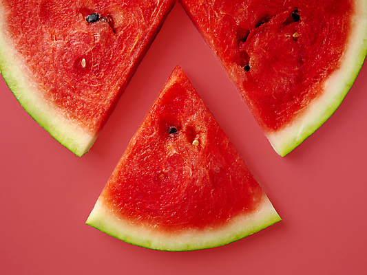 포토 JPG 해외이미지 단면 수박 실내 사람없음 하이앵글 달콤 수박씨 빨간배경 수박조각 제철과일 해외포토 뷰포인트 조각 백그라운드 과일 씨앗 내부 빨간색 맛 제철 파일형식 이미지허브