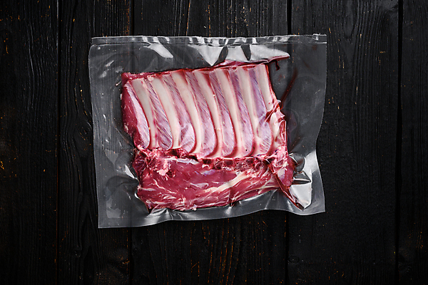포토 JPG 해외이미지 식재료 실내 생고기 사람없음 하이앵글 날것 양고기 양갈비 나무배경 진공포장 해외포토 뷰포인트 백그라운드 포장 육류 내부 진공 파일형식 이미지허브