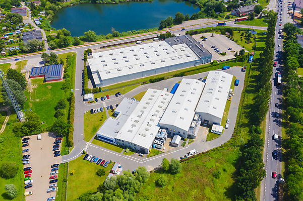 포토 JPG 해외이미지 산업 비즈니스 공장 교통시설 자동차 안테나 사람없음 건물 문 화물 센터 상품 큼 창고 상업 수납 짐차 트레일러 물류 드론 방법 분배 수입 해외포토 건축물 육상교통 교통 통신 공업 운송업 크기 시설 파일형식 이미지허브