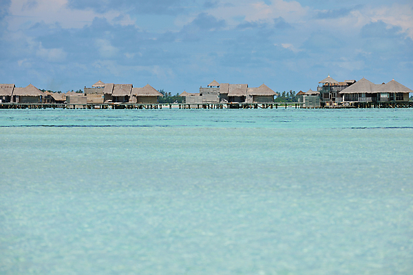 포토 JPG 해외이미지 주간 바다 하늘 사람없음 야외 여름 여름풍경 휴양지 수상가옥 해외포토 자연요소 계절 주택 풍경 장소 파일형식 여름_계절 이미지허브