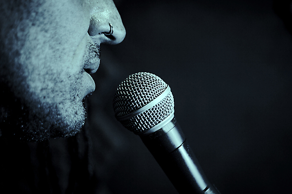 포토 JPG 해외이미지 서양인 남자 수염 흑백 한명 근접촬영 성인 마이크 피어싱 성인남자한명만 해외포토 외국인 1 뷰포인트 음향기기 장신구 촬영기법 사람 남자한명만 성인남자만 파일형식 이미지허브