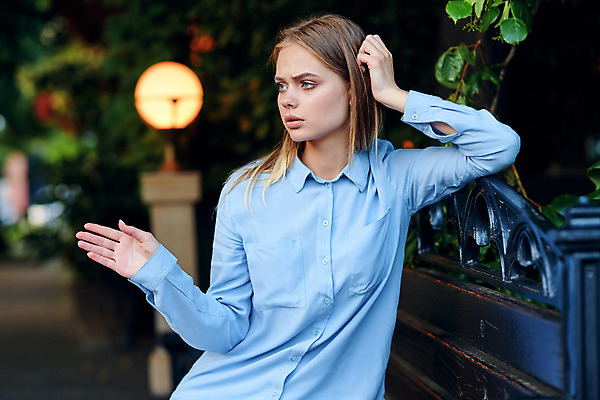 포토 JPG 해외이미지 모델 직업 라이프스타일 여자 행복 얼굴 커피 비즈니스 모바일 새로움 거리 한명 사람 야외 컵 스마트폰 핸드폰 금발 선글라스 햇빛 태양 뷰티 유행 검은색 일몰 카페 잡기 도시 업무 화려 우아함 스타일 힙스터 해외포토 자연요소 1 헤어스타일 식기 패션 감정 안경 음료 컬러 컨셉 모션 생활 신체부위 전자제품 스마트기기 노을 상점 작업 파일형식 이미지허브