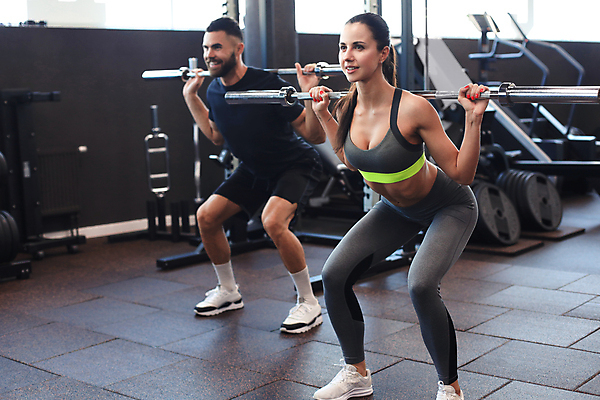 포토 JPG 해외이미지 전신 커플 여자 남자 백그라운드 함께함 들기 성인 두명 옆모습 운동복 운동 운동기구 헬스장 역기 보디빌더 성인만 해외포토 옷 뷰포인트 컨셉 관계 모션 건강 사람 헬스 보디빌딩 파일형식 이미지허브