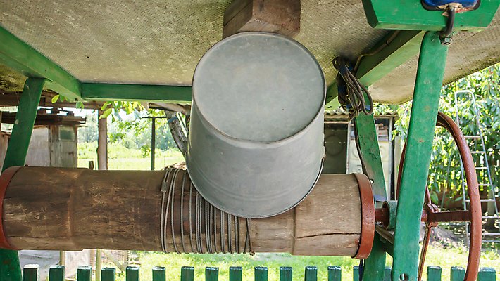 포토 JPG 해외이미지 나무 전통 문화 음료 밧줄 건축양식 자연 지붕 거리 주택 풍경 잔디 사람없음 야외 건물 목재 초록색 물 여름 울타리 농장 마을 금속 정원 맑음 수확 바위 시골 발굴 양동이 복고 엮은 옛날 추출 해외포토 자연요소 식물 건축물 계절 건축 줄 컬러 농업 재료 재질 날씨 담장 돌_바위 생태계 파일형식 이미지허브