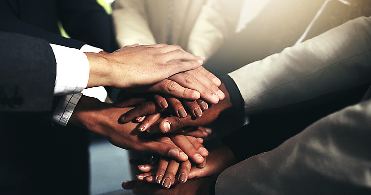 포토 JPG 해외이미지 손 비즈니스 협력 함께함 실내 신체부위 쌓기 동료 손모으기 겹침 해외포토 컨셉 관계 모션 사람 손짓 내부 파일형식 이미지허브