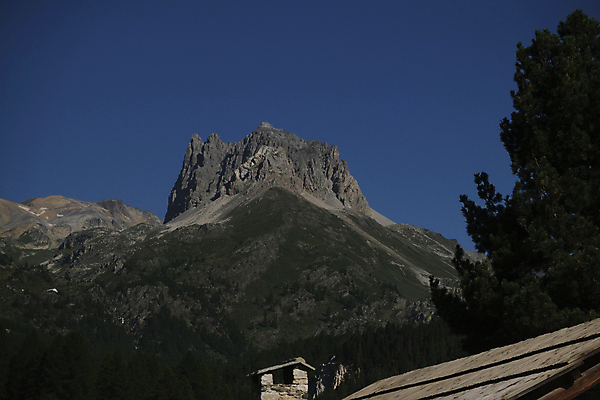 포토 JPG 해외이미지 자연 산 주택 사람없음 빨간색 초록색 물 마을 이탈리아 프랑스 신선 소나무 닫기 숲 알프스 샬레 에센스 절정 해외포토 자연요소 나무 유럽 컬러 모션 실험기구 건물 화장품 생태계 파일형식 이미지허브