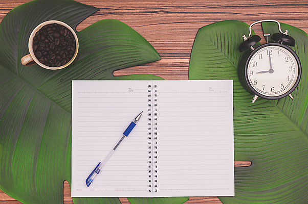 포토 JPG 해외이미지 학생 리본 인터넷 휴식 설계 문구용품 아이디어 직장 발렌타인데이 나선형 그림자 사람 사람없음 10대 책 컴퓨터 사무실 연필 펜 스크린 쪽지 사진촬영 타이핑 키보드 기록 업무 작업 오픈 메시지 쥐 휴대용 디자이너 무선전화기 읽기 문서 페인트붓 페이지 시트 패드 소셜 공급 방식 해외포토 직업 컨셉 무늬 회사 비즈니스 모션 데이이벤트 청소년 학용품 전자제품 필기구 촬영 붓 설치류 전화기 오브젝트 파일형식 이미지허브