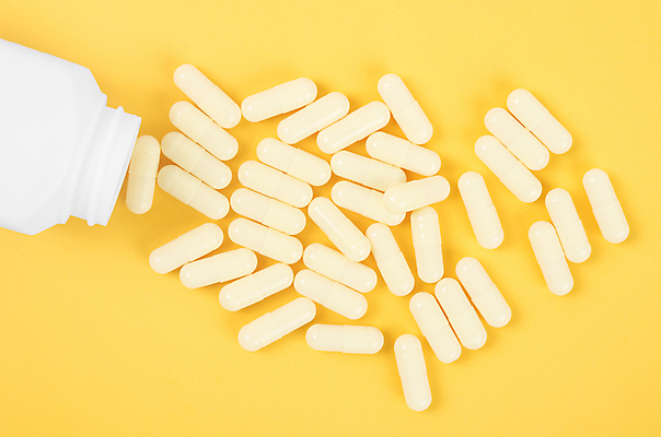 포토 JPG 해외이미지 의학 실내 사람없음 알약 약 약병 노란배경 해외포토 백그라운드 내부 노란색 병_담는 파일형식 이미지허브