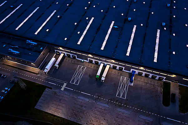 포토 JPG 해외이미지 식물 외관 산업 컨셉 비즈니스 공장 교통시설 안테나 사람없음 건물 상점 화물 도시 센터 제조 상품 정상 야간 주식 창고 무역 상업 지역 수납 짐차 트레일러 물류 슈퍼마켓 분배 터미널 해외포토 자연요소 건축물 교통 통신 공업 자동차 금융 운송업 시설 파일형식 이미지허브