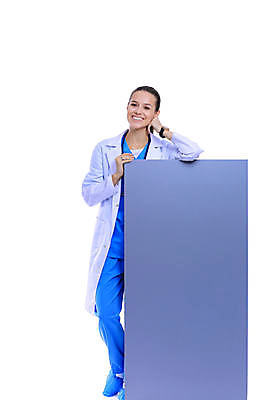 포토 JPG 해외이미지 백인 직업 학생 배너 여자 행복 백그라운드 유니폼 청진기 성공 광고판 병원 한명 미소 웃음 사람 약 우주 공백 고통 장비 간호사 의사 흰색 잡기 사인 대학교 보여주기 외과 내추럴 고립 무료 해외포토 서양인 1 옷 감정 컬러 컨셉 의학 학교 의료기기 모션 알림판 표정 의료진 판 파일형식 이미지허브