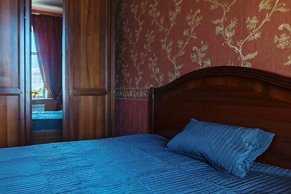 포토 JPG 해외이미지 디자인 벽 가구 쿠션 베개 침구 탁자 호텔 휴식 아파트 주택 사람없음 내부 장식 파란색 침실 방 회색 침대 직물 신선 잠 고급 우아함 야간 담요 부드러움 시트 리빙 매트리스 안락 해외포토 자연요소 컬러 생활용품 컨셉 숙소 건물 감각 파일형식 이미지허브