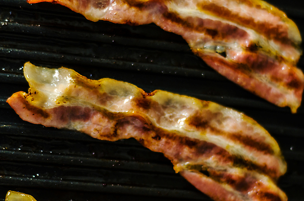 포토 JPG 해외이미지 전통 라이프스타일 접시 음식 조각 백그라운드 다이어트 재료 프레임 육류 돼지고기 요리 사람없음 빨간색 식당 식사 저녁식사 젖음 튀김 흰색 신선 맛 그릴 아침식사 굽기 먹기 묘사 슬라이스 베이컨 칼로리 훈제 점심식사 얇은 해로움 맛있는 해외포토 식기 컬러 컨셉 식재료 모션 주방용품 건강 생활 상점 구이 파일형식 이미지허브