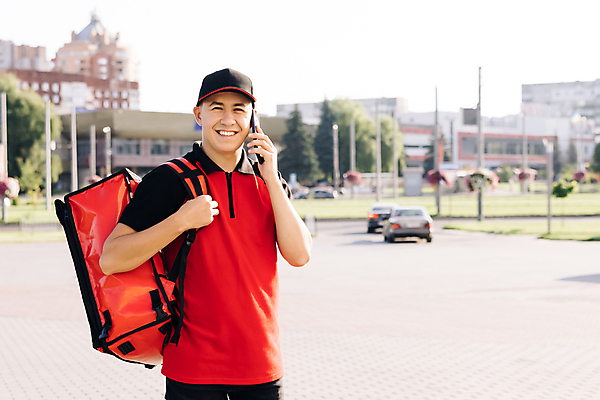포토 JPG 해외이미지 직업 음식 인터넷 가방 비즈니스 배낭 거리 주택 피자 항해 한명 사람 야외 스마트폰 핸드폰 쇼핑 상자 사무실 상점 식당 카페 도시 업무 배달원 승차 고객 서비스 테이크아웃 부름 패키지 질서 온라인 주소 슈퍼마켓 캡모자 해외포토 모자_잡화 1 잡화 배_교통 모션 패스트푸드 서양음식 건물 전자제품 스마트기기 예절 작업 파일형식 이미지허브