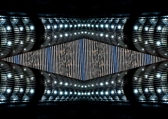 포토 JPG 해외이미지 디자인 외관 비즈니스 건축양식 추상 미래 조명 흑백 사람없음 건물 빛 사무실 탑 보라색 검은색 고층빌딩 어둠 도시 블라인드 야간 저녁 우주선 묘사 하이테크 UFO 기하학 광 철강 유흥 해외포토 자연요소 건축물 건축 컬러 컨셉 무늬 기술 촬영기법 빌딩 우주 미확인물체 커튼 파일형식 이미지허브