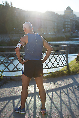 포토 JPG 해외이미지 전신 백인 라이프스타일 남자 허리손 한명 성인 뒷모습 조깅 맑음 마라톤 달리기선수 성인남자한명만 해외포토 서양인 1 뷰포인트 포즈 날씨 사람 경기 생활 운동 육상스포츠 육상선수 남자한명만 성인남자만 파일형식 이미지허브