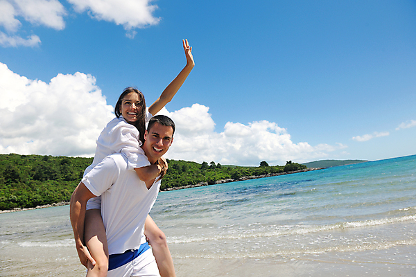 포토 JPG 해외이미지 주간 부부 커플 여자 남자 하늘 함께함 웃음 상반신 성인 해변 야외 두명 옆모습 여름휴가 바캉스 손들기 신혼여행 업기 성인만 해외포토 자연요소 바다 뷰포인트 결혼 컨셉 관계 모션 휴가 표정 사람 파일형식 여름_계절 이미지허브