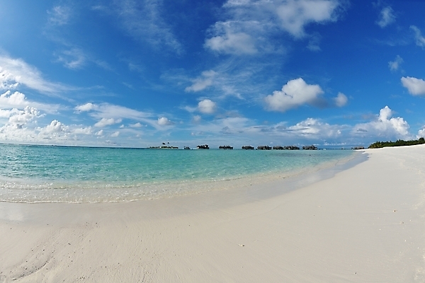 포토 JPG 해외이미지 주간 구름 하늘 해변 사람없음 야외 여름 맑음 여름풍경 휴양지 해외포토 자연요소 계절 바다 날씨 풍경 장소 파일형식 여름_계절 이미지허브