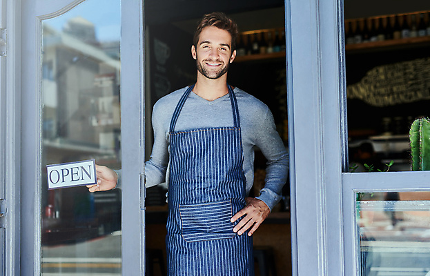 포토 JPG 해외이미지 남자 허리손 비즈니스 사업가 한명 상반신 성인 앞모습 앞치마 잡기 표지판 오픈 사장 창업 개업 성인남자한명만 소상공인 해외202309 해외포토 직업 1 뷰포인트 포즈 모션 알림판 사람 경제 상인 자영업 남자한명만 성인남자만 파일형식 이미지허브