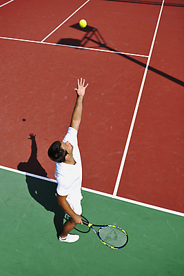포토 JPG 해외이미지 주간 전신 남자 서브 한명 서기 들기 성인 야외 옆모습 하이앵글 올려보기 테니스 테니스라켓 던지기 테니스장 테니스선수 손뻗기 성인남자한명만 해외포토 자연요소 1 뷰포인트 스포츠시설 모션 운동선수 사람 구기 라켓 남자한명만 성인남자만 파일형식 이미지허브
