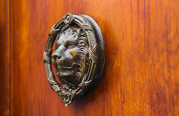 포토 JPG 해외이미지 동물 전통 유럽 조각 여행 백그라운드 건축양식 날씨 출입구 손잡이 사람없음 목재 장식 머리 문 금속 수확 골동품 시골 화려 역사 황금 사자 철 묘사 오브젝트 시작 질감 대문 문고리 청동 고체 놋쇠 옛날 스타일 카피스페이스 해외포토 나무 건축 나라 컨셉 농업 재료 포유류 재질 신체부위 공백 파일형식 이미지허브