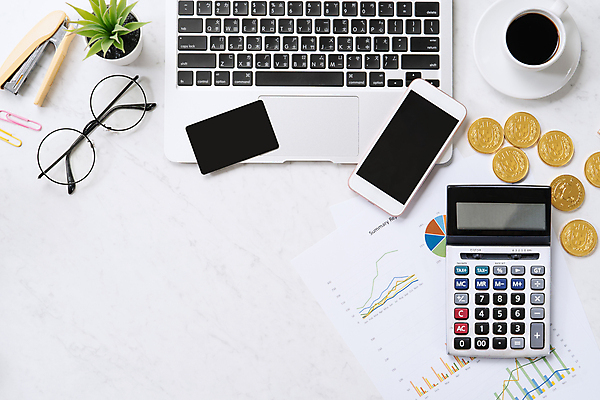 포토 JPG 해외이미지 화분 안경 그래프 사람없음 노트북 스마트폰 계산기 커피잔 스테이플러 보고서 클립 카피스페이스 해외포토 잡화 커피 문구용품 잔 전자제품 핸드폰 스마트기기 사무용품 공백 장비 파일형식 이미지허브