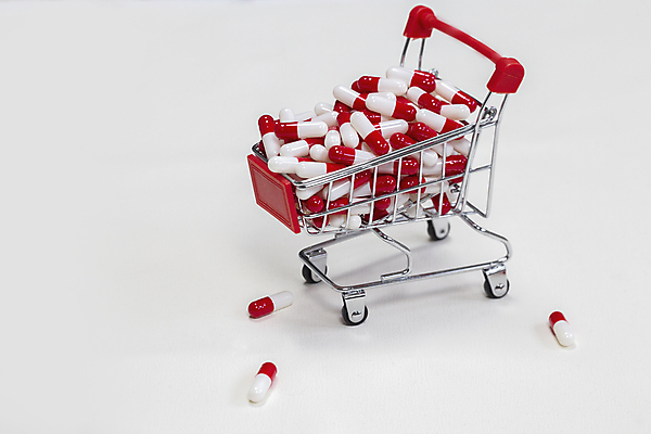 포토 JPG 해외이미지 백그라운드 비즈니스 건강 병원 사람없음 치료 쇼핑 알약 약 세일 바구니 상점 카트 고통 흰색 시장 구매 질병 약국 가득함 처방 소매 중독 조제 고립 돌봄 복용 약사 치료제 항생제 비용 해외포토 감정 컬러 의학 모션 경제 만들기 파일형식 이미지허브