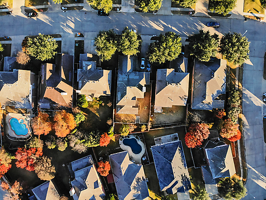 포토 JPG 해외이미지 나무 외관 응시 계절 단풍 잎 오렌지 자연 아침 지붕 거리 주택 안테나 잔디 사람없음 건물 빛 컬러풀 노란색 정원 미국 추위 시골 커뮤니티 이웃 내추럴 대출 개발 교외 뒤뜰 드론 직진 텍사스 스타일 해외포토 주간 식물 건축물 시선 컬러 북아메리카 과일 통신 금융 생태계 파일형식 이미지허브