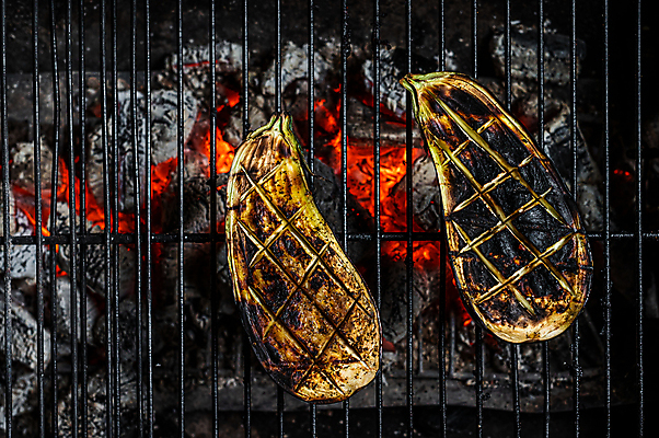 포토 JPG 해외이미지 그릇 음식 조각 백그라운드 채소 가지 파프리카 건강 요리 사람없음 초록색 소풍 검은색 식사 저녁식사 뜨거움 그릴 바비큐 굽기 준비 점심식사 연소 석탄 주키니 채식주의자 화상 해외포토 식기 컬러 주방용품 야외활동 상처 구이 채식 파일형식 이미지허브