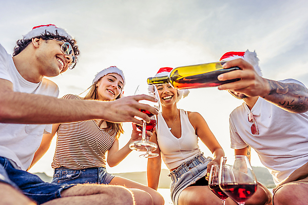 포토 JPG 해외이미지 모자 커플 남자 행복 모래 바다 섬 여행 크리스마스 겨울 휴가 사람 여러명 빨간색 여름 친구 태양 산타클로스 파티 항구 와인 일몰 기쁨 낭만 자유 흰색 전원 그룹 붓기 12월 휴양지 토스트 석호 파라다이스 클라우스 해외포토 자연요소 잡화 계절 기념일 감정 빵 컬러 다수 컨셉 관계 교통시설 모션 주류 이벤트 노을 장소 날짜 전기에너지 파일형식 이미지허브