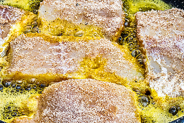 포토 JPG 해외이미지 접시 음식 어류 요리 사람없음 주방 식당 거품 튀김 흰색 신선 뜨거움 프라이팬 황금 기름 질감 밀가루 빵가루 해외포토 식기 컬러 주방용품 상점 수중동물 가루 파일형식 이미지허브