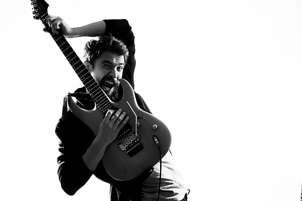 포토 JPG 해외이미지 남자 연주 흑백 한명 상반신 성인 옆모습 선글라스 기타 매기 기타리스트 로큰롤 락스타 성인남자한명만 해외포토 1 안경 음악 뷰포인트 모션 현악기 촬영기법 사람 연주자 남자한명만 성인남자만 파일형식 이미지허브