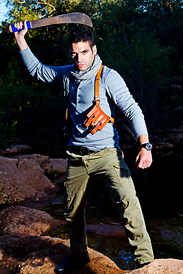 포토 JPG 해외이미지 남자 무기 포즈 한명 사람 성인 물 흐름 바위 잡기 위험 모험가 어깨 사냥꾼 영웅 보물 혼자 해외포토 자연요소 직업 1 컨셉 모션 신체부위 돌_바위 파일형식 이미지허브