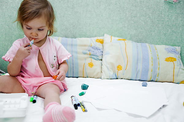 포토 JPG 해외이미지 1 여자 교육 행복 종이 얼굴 어린이 분홍색 쿠션 장난 베개 놀이 주택 실내 미술 한명 사람 초록색 학습 연필 유치원 자녀 침대 표현 아기 작음 집중 그림 크레파스 걸음마 돌봄 천진난만 초보 파스텔톤 해외포토 감정 컬러 가구 컨셉 침구 모션 문화예술 학용품 내부 건물 신체부위 필기구 크기 파일형식 이미지허브