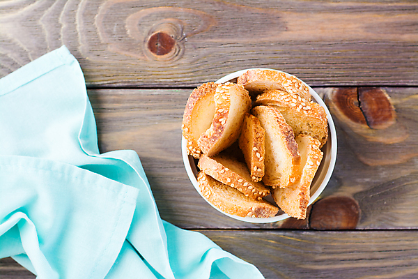 포토 JPG 해외이미지 전통 음식 빵 조각 다이어트 재료 탁자 샌드위치 건강 요리 사람없음 목재 갈색 식사 빵집 껍질 흰색 시골 신선 황금 맛 그릴 아침식사 바게트 작음 낟알 자르기 밀 굽기 만취 먹기 유기농 슬라이스 토스트 덩어리 내추럴 맛있는 해외포토 나무 웰빙 컬러 가구 컨셉 모션 주방용품 곡류 상점 크기 구이 술취함 파일형식 이미지허브