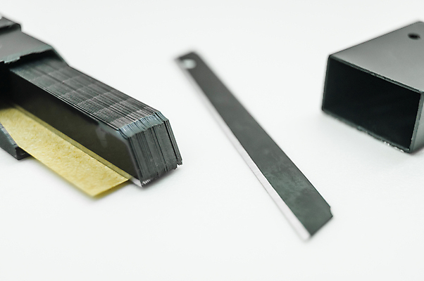 포토 JPG 해외이미지 산업 조각 백그라운드 추상 문구용품 노동자 새로움 사람없음 빛 세트 상자 사무실 금속 검은색 장비 회색 기구 공구 오픈 칼날 칼 상품 소프트포커스 철 오브젝트 날카로움 작업도구 팩 면도기 편리함 스테인레스 얇은 철강 커터 하드웨어 공급 카피스페이스 해외포토 직업 컬러 컨셉 무늬 비즈니스 재질 촬영기법 컴퓨터 위생용품 화장품 공백 도구 파일형식 이미지허브