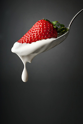 포토 JPG 해외이미지 딸기 사람없음 숟가락 흐름 달콤 크림 토핑 해외포토 컨셉 과일 수저 맛 파일형식 이미지허브