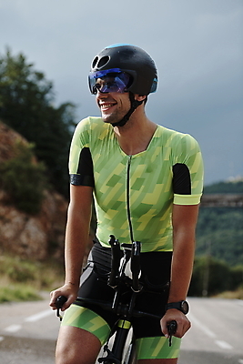 포토 JPG 해외이미지 주간 남자 한명 웃음 상반신 성인 야외 앞모습 자전거 잡기 승차 사이클선수 사이클링 라이딩 성인남자한명만 해외포토 자연요소 1 뷰포인트 모션 운동선수 표정 사람 바이크 육상스포츠 남자한명만 성인남자만 파일형식 이미지허브