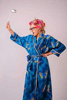 포토 JPG 해외이미지 백인 라이프스타일 여자 행복 안경 백그라운드 가사 엄마 주택 요리 한명 미소 사람 성인 주방 요리사 귀걸이 식사 립스틱 흰색 레인지 아내 가운 업무 국자 주부 바쁨 고립 비명 심각 해외포토 서양인 직업 1 잡화 옷 감정 컬러 컨셉 장신구 가족 주방용품 표정 건물 생활 화장품 가전제품 작업 파일형식 이미지허브