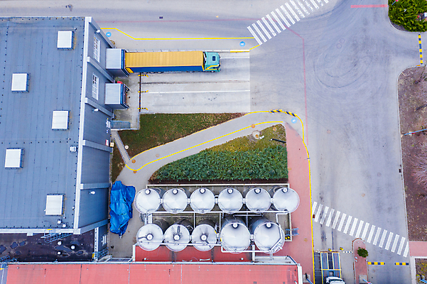 포토 JPG 해외이미지 산업 도로 비즈니스 교통시설 모션 안테나 사람없음 건물 화물 상품 주식 교차로 창고 상업 머리위 지역 트랙터 수납 짐차 무거움 트레일러 슈퍼마켓 드론 수입 조감도 터미널 해외포토 건축물 길 교통 통신 자동차 금융 상점 운송업 무게 농기계 시설 특수차량 파일형식 이미지허브