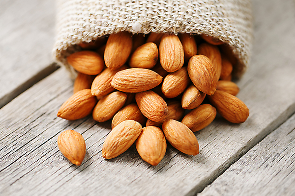 포토 JPG 해외이미지 사람없음 견과류 삼베 아몬드 쏟아짐 해외포토 모션 파일형식 천_직물 이미지허브