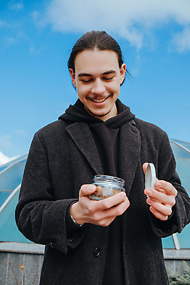 포토 JPG 해외이미지 1 손 응시 행복 감정 얼굴 음식 백그라운드 무늬 다이어트 과일 손가락 수염 아이디어 건강 한명 미소 성인 노란색 희망 기쁨 견과류 가리킴 표현 오픈 자신감 입 발표 사발 치아 먹기 흥분 긍정 땅콩 보여주기 포인트 히스패닉 해외포토 시선 컬러 컨셉 모션 표정 사람 손짓 신체부위 금융 소화기관 사기그릇 파일형식 이미지허브
