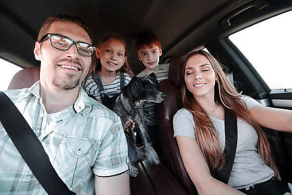 포토 JPG 해외이미지 여자 남자 행복 반려견 아들 어린이 여행 가족 자동차 엄마 함께함 사람 앉기 소년 여러명 상반신 성인 앞모습 부모 기쁨 운전 아빠 승차 차안 해외포토 감정 육상교통 뷰포인트 다수 컨셉 관계 모션 반려동물 개 파일형식 이미지허브