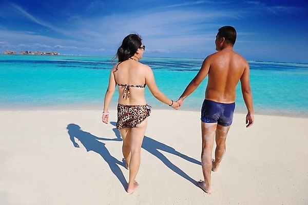 포토 JPG 해외이미지 주간 전신 라이프스타일 커플 여자 남자 수영복 데이트 휴식 사랑 성인 해변 야외 두명 뒷모습 여름 마주보기 손잡기 맑음 성인만 해외포토 자연요소 옷 계절 감정 바다 뷰포인트 컨셉 관계 모션 날씨 사람 생활 파일형식 이미지허브