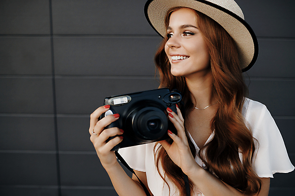 포토 JPG 해외이미지 1 라이프스타일 응시 여자 행복 바다 여행 청소년 자연 휴가 거리 함께함 한명 사람 앉기 성인 야외 두명 가로 뷰티 여행객 카메라 우정 기쁨 도시 사진사 미녀 긍정 성인만 해외포토 시선 감정 컨셉 모션 생활 친구 전자제품 작가 미인 생태계 파일형식 이미지허브