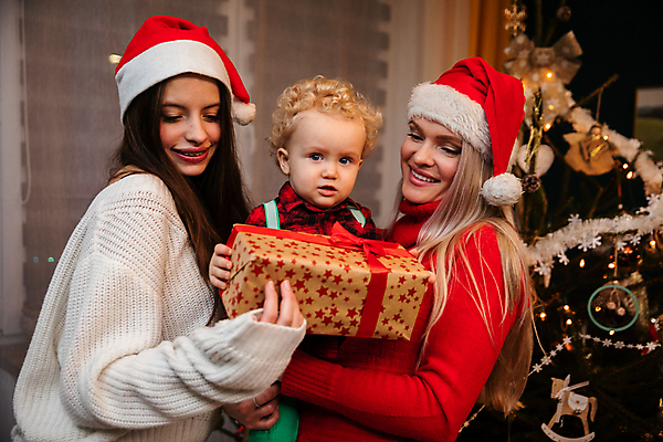 포토 JPG 해외이미지 전통 계절 행복 기독교 아들 어린이 크리스마스 산타모자 가족 엄마 휴가 기념 선물 사랑 미소 소년 장식 세명 금발 크리스마스트리 축하 언니 폴란드 해외포토 모자_잡화 헤어스타일 기념일 남자 감정 유럽 종교 컨셉 관계 표정 사람 자매 파일형식 이미지허브