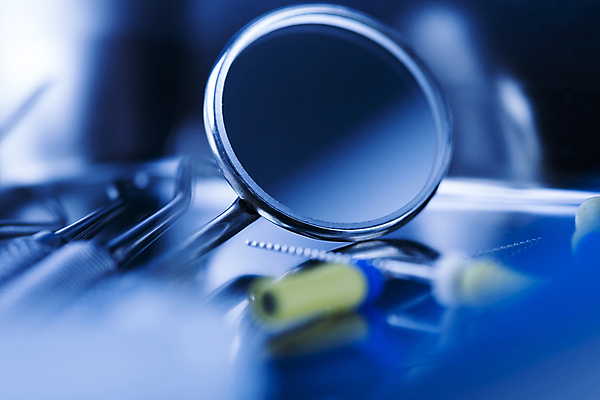 포토 JPG 해외이미지 사람없음 파란색 칫솔 치과용품 구강거울 해외포토 컬러 위생용품 의료용품 파일형식 이미지허브