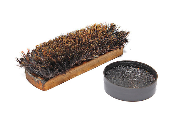 포토 JPG 해외이미지 옷 남자 백그라운드 신발 사람 사람없음 목재 가로 빛 갈색 검은색 장비 흰색 도구 붓 가죽 청소 싱글 합성 닦기 예복 고립 떠남 조작 세련 안락 해외포토 나무 컬러 컨셉 재료 모션 파일형식 이미지허브