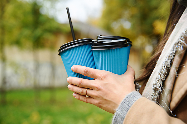 포토 JPG 해외이미지 손 디자인 여자 종이 커피 음료 백그라운드 컨셉 아침 거리 따뜻함 3 사람 사람없음 컵 파란색 카페 에너지 가을 흰색 잡기 뜨거움 차 떨어짐 아침식사 컨테이너 플라스틱 오브젝트 테이크아웃 카푸치노 에스프레소 바둑 밀짚 단절 라떼 카페인 해외포토 주간 식기 계절 산업 컬러 모션 재질 놀이 신체부위 상점 식사 짚 파일형식 이미지허브