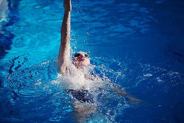 포토 JPG 해외이미지 남자 스포츠 수영장 실내 한명 상반신 성인 물 파란색 운동 손들기 수영 수영선수 성인남자한명만 해외포토 자연요소 1 컬러 모션 운동선수 건강 사람 내부 수상스포츠 남자한명만 성인남자만 파일형식 이미지허브