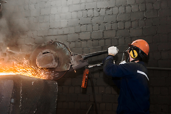 포토 JPG 해외이미지 직업 산업 백그라운드 노동자 건설업 한명 건물 금속 장비 공구 업무 거친 수리 철 회전 작업도구 갈기 튜브 닦기 무거움 유지 패드 방사형 찰과상 철강 해외포토 1 건축물 모션 재질 사람 도구 작업 무게 상처 파일형식 이미지허브